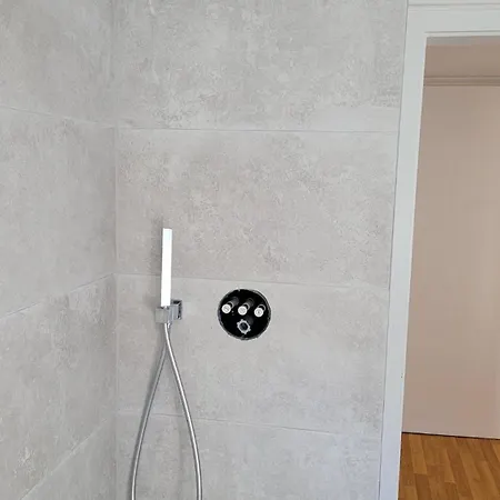 Zentrale 65m2 2-zimmer In Beim Fluss *